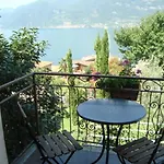 Bed and Breakfast Cherry En Rose