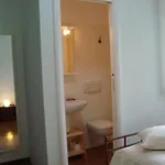 Bed and Breakfast Cherry En Rose