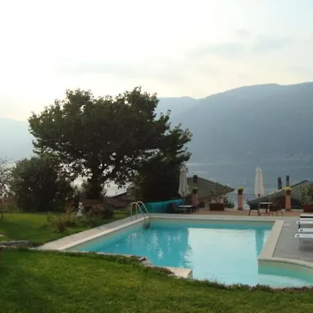 Bed and Breakfast Cherry En Rose
