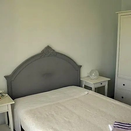 Cherry En Rose Bed & Breakfast Lezzeno