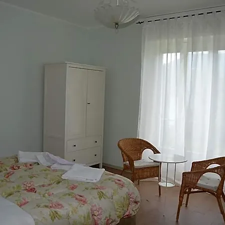 Cherry En Rose Bed & Breakfast Lezzeno