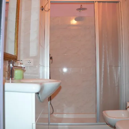 Bed & Breakfast Cherry En Rose Lezzeno