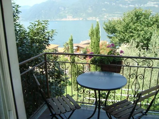 Bed and Breakfast Cherry En Rose