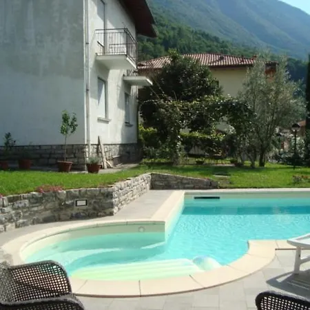 Alojamento de Acomodação e Pequeno-almoço Cherry En Rose 3*