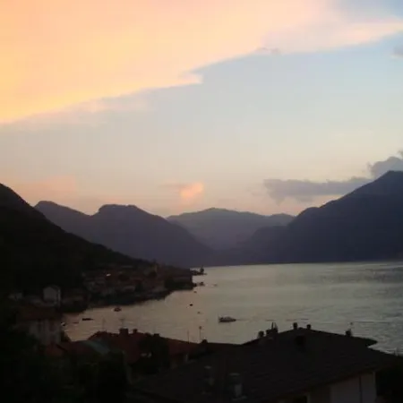 Alojamento de Acomodação e Pequeno-almoço Cherry En Rose Lezzeno